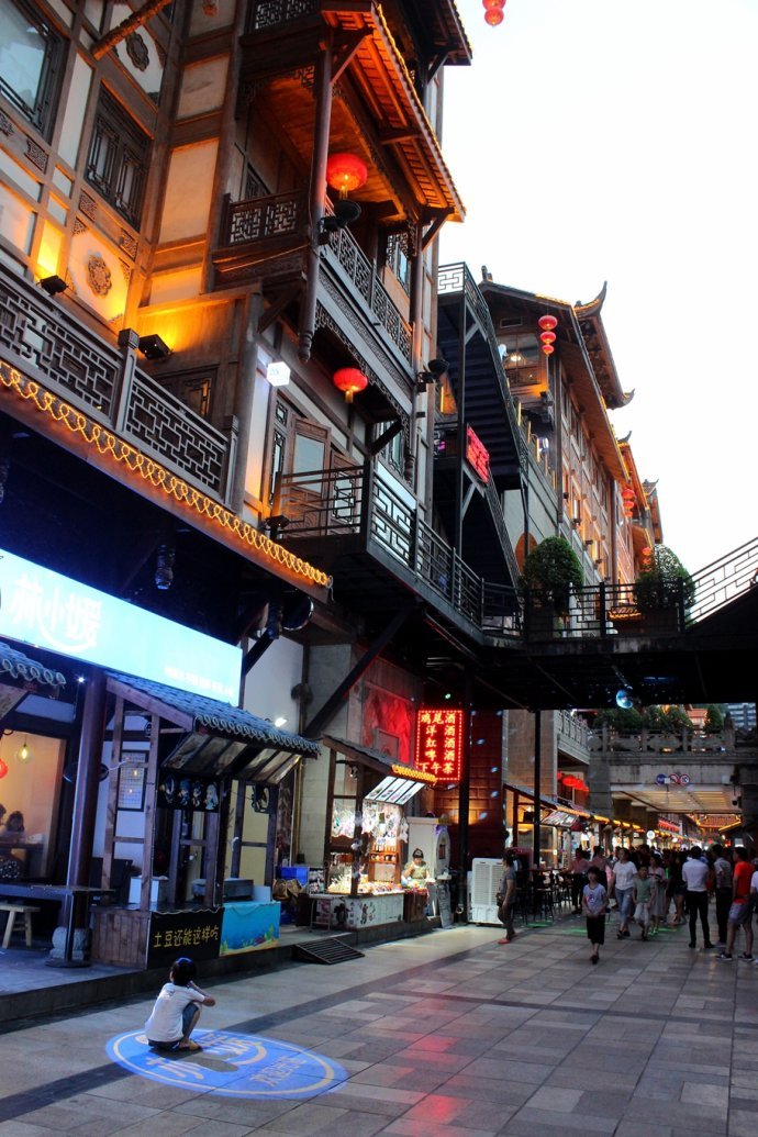 打卡重慶最網(wǎng)紅的景點洪崖洞